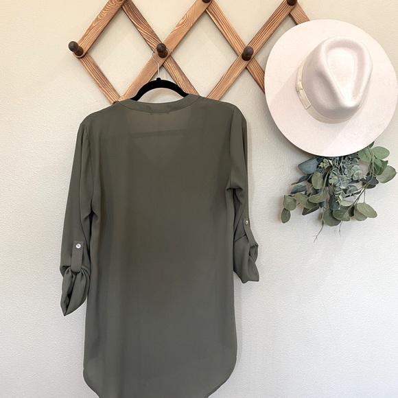 Green buttoned & sheer blouse - Picture 2 of 3